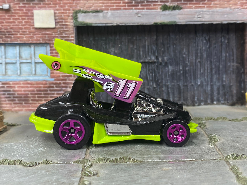 Loose Hot Wheels - Dirty Outlaw Sprint Car - Black and Green