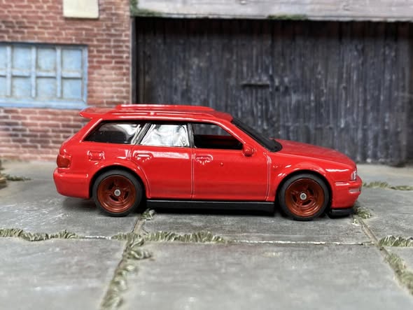1994 Audi Avant RS2 Hot Wheels diecast actual item photo 1 of 4