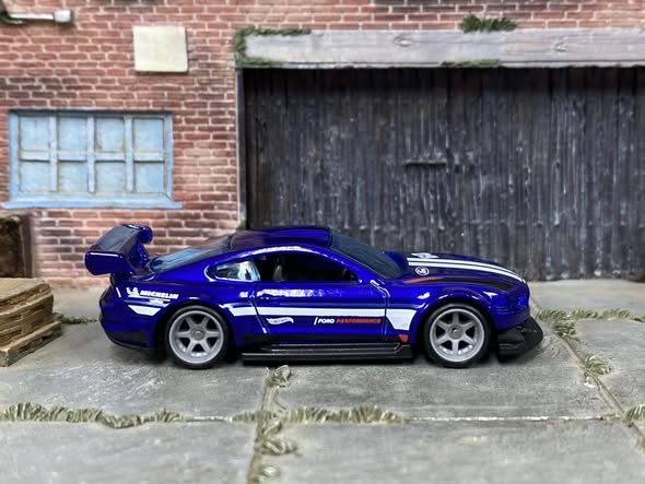 2018 Ford Mustang Hot Wheels diecast actual item photo 1 of 4