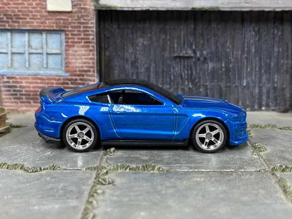 Ford Shelby GT350 R Hot Wheels diecast actual item photo 1 of 4