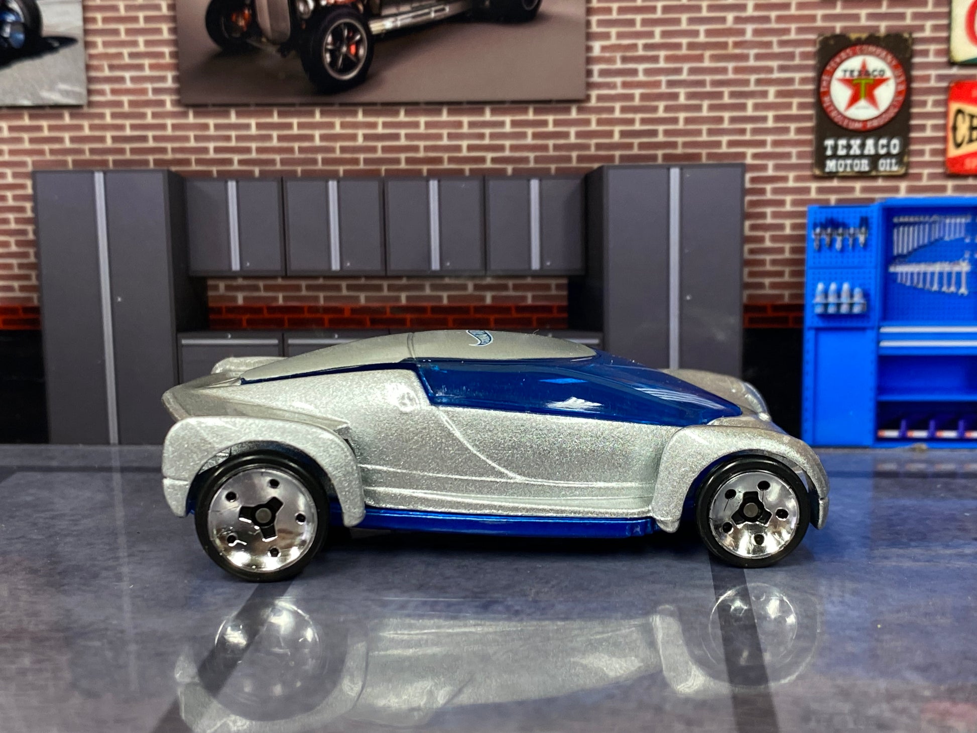 Loose Hot Wheels - 2002 Autonomy Concept - Blue and Silver