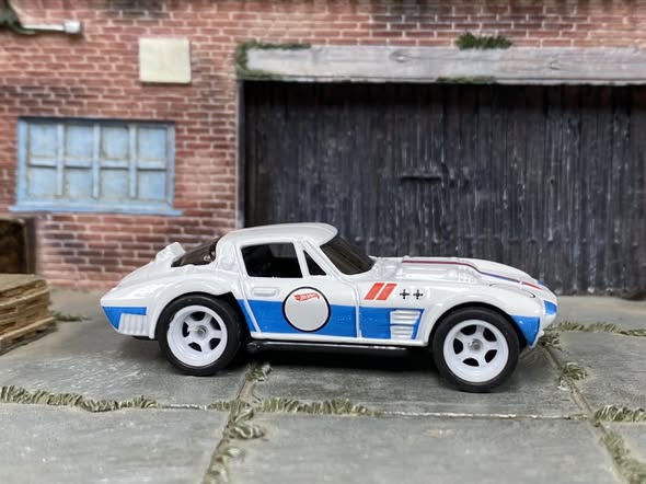 Corvette Grand Sport Hot Wheels diecast actual item photo 1 of 4