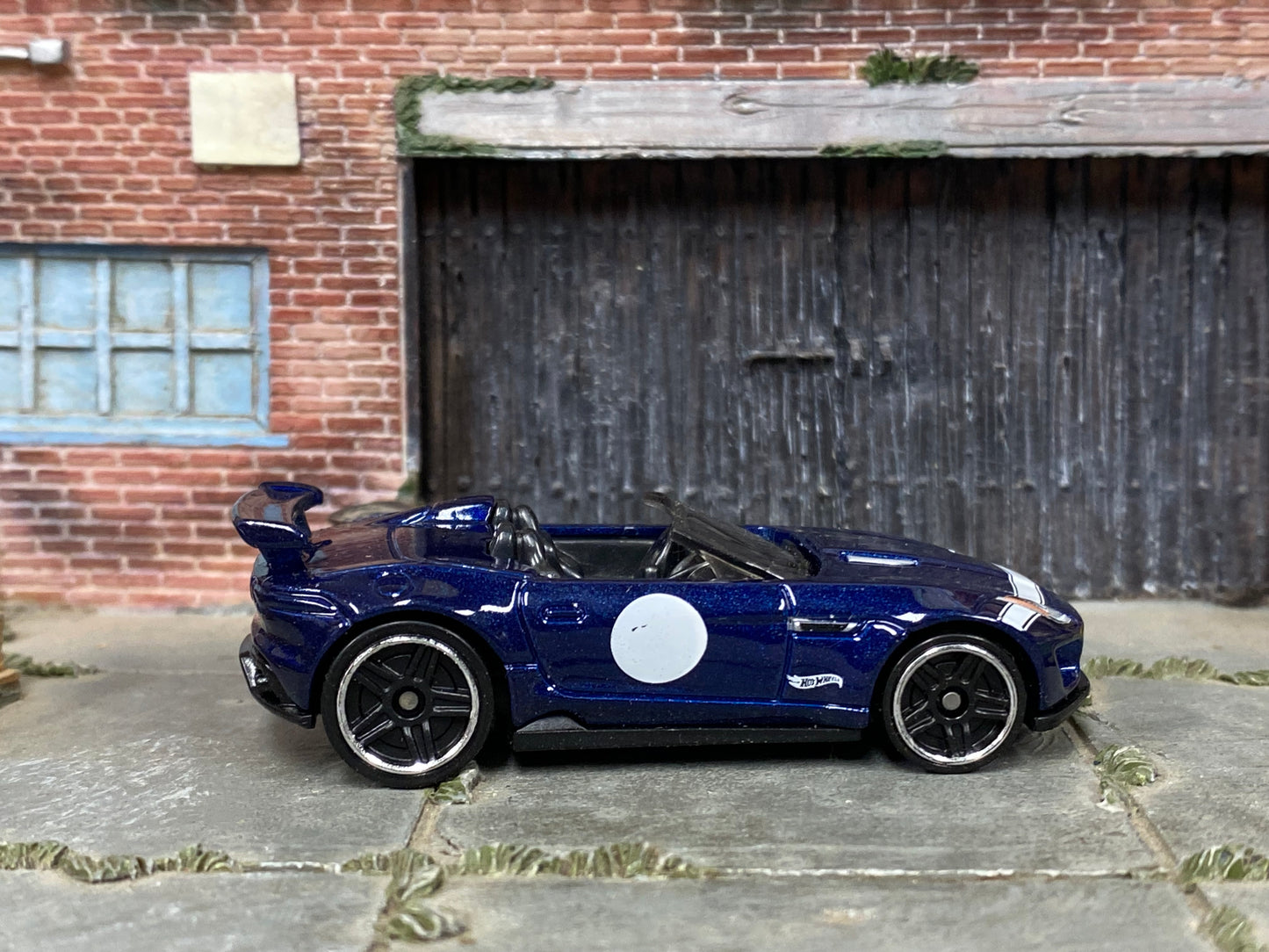 Loose Hot Wheels - 2015 Jaguare F-Type Project 7 - Blue and White
