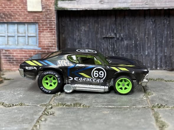 Hot Wheels 1969 Chevy Chevelle loose diecast car actual item photo