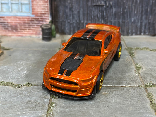 Custom Hot Wheels - 2020 Ford Mustang Shelby GT500 - Orange and Black - Gold Mag Wheels - Rubber Tires