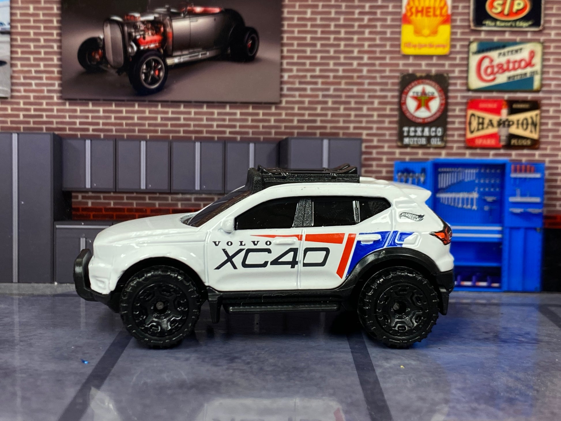 Loose Hot Wheels - Volvo XC40 Recharge - White