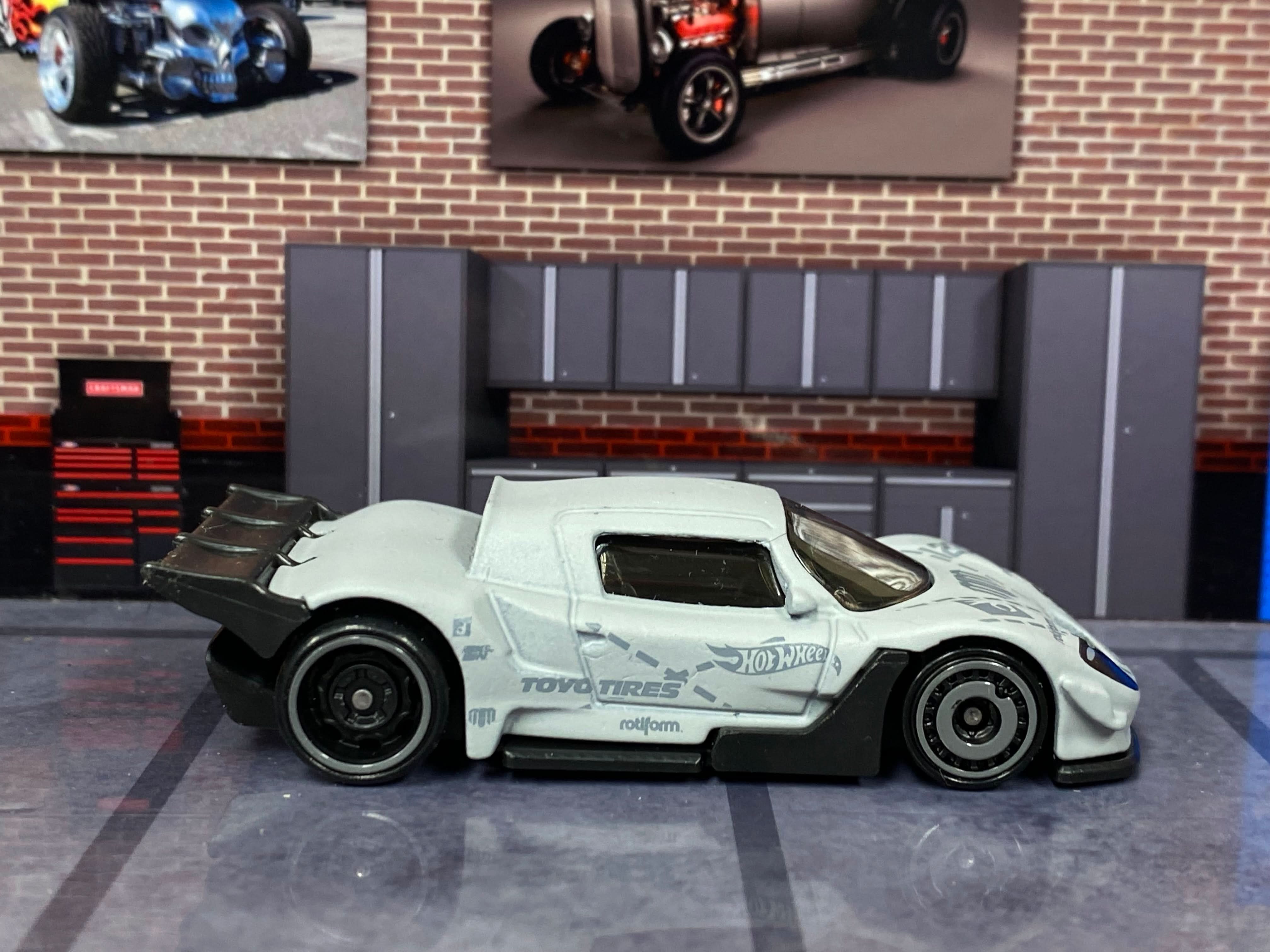 Loose Hot Wheels - Mad Mike Drift Attack - Gray and Black – Muncle