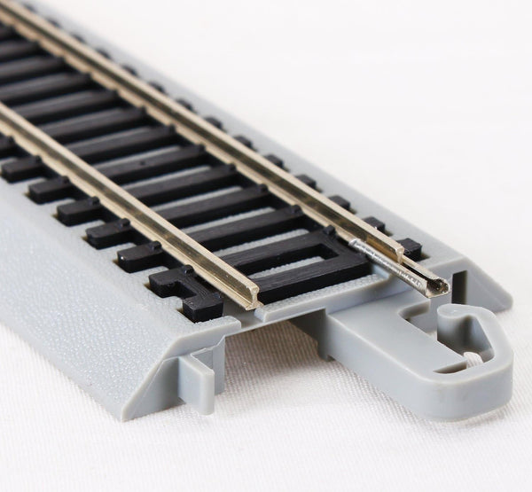 Bachmann 44501 HO curved track, close-up of nickel silver rail and gray roadbed connector