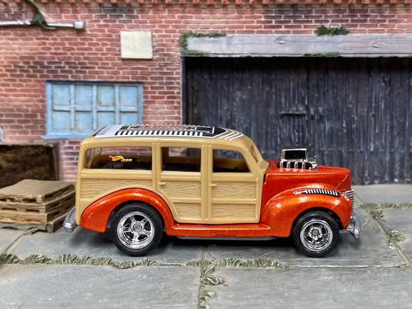 1940 Ford Woody Hot Wheels diecast actual item photo 1 of 4
