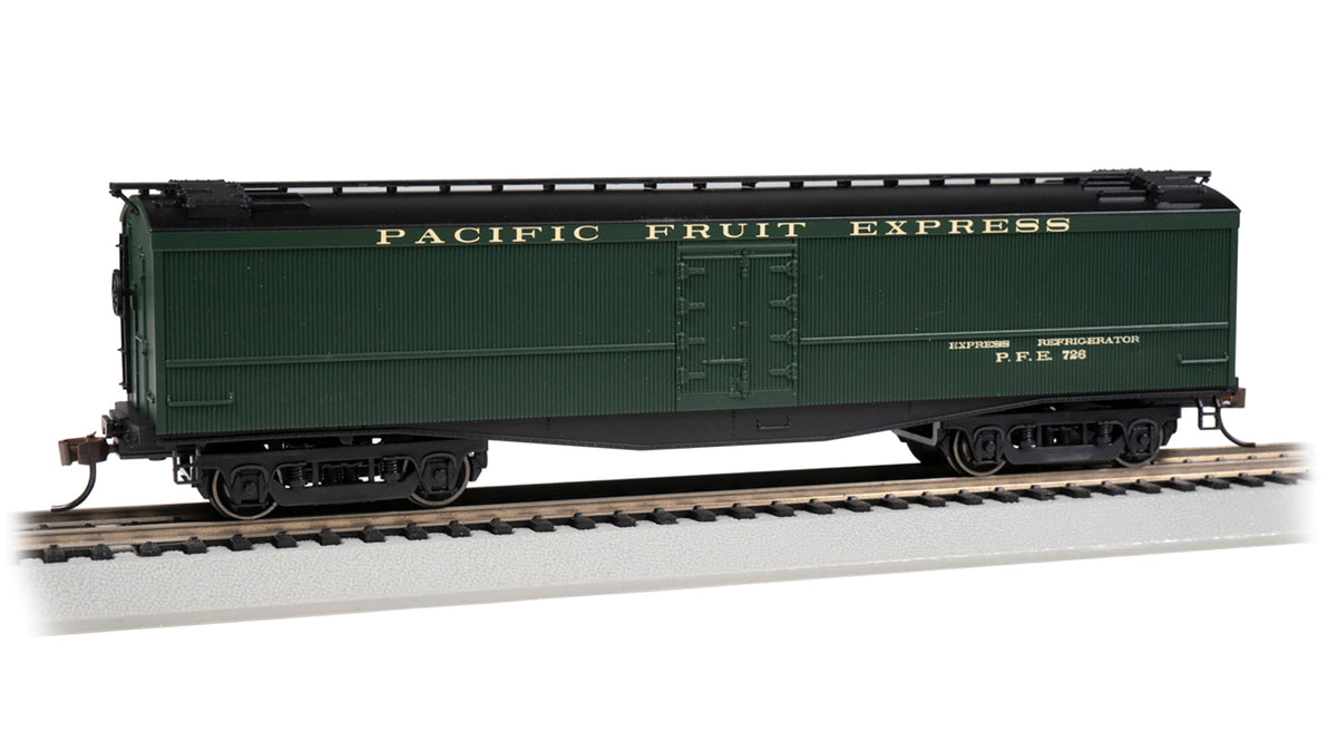 Bachmann HO 50' Express Reefer - Pacific Fruit Express #726 — product view 1