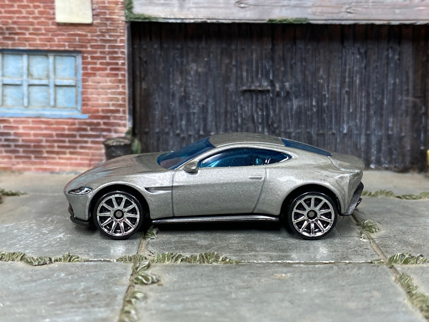 Loose Hot Wheels - Aston Martin DB10 - Silver