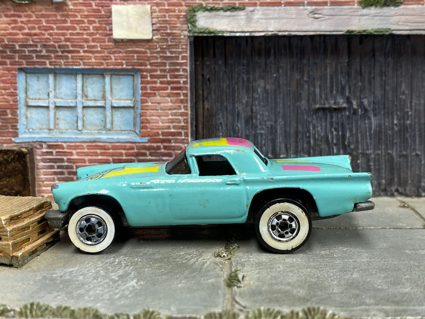 Loose Hot Wheels 1977 - Ford T-Bird - Light Blue, Pink and Yellow
