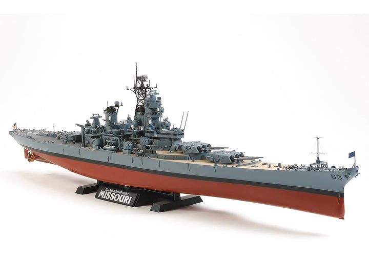 Tamiya 78029 USS Missouri BB-63 Circa 1991 1:350 - assembled and painted model overall view