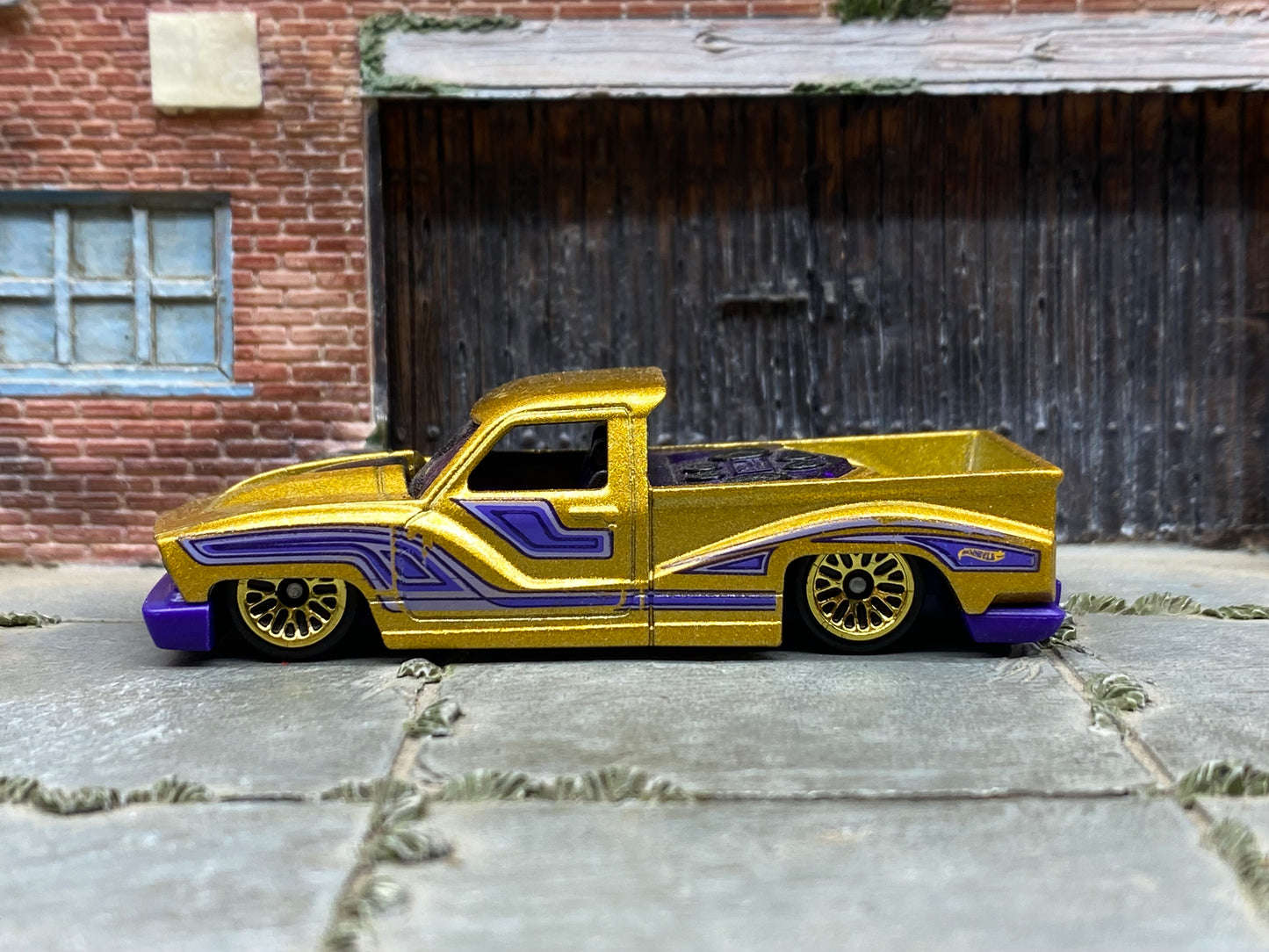 Loose Hot Wheels - Bounce'n Base - Gold and Purple