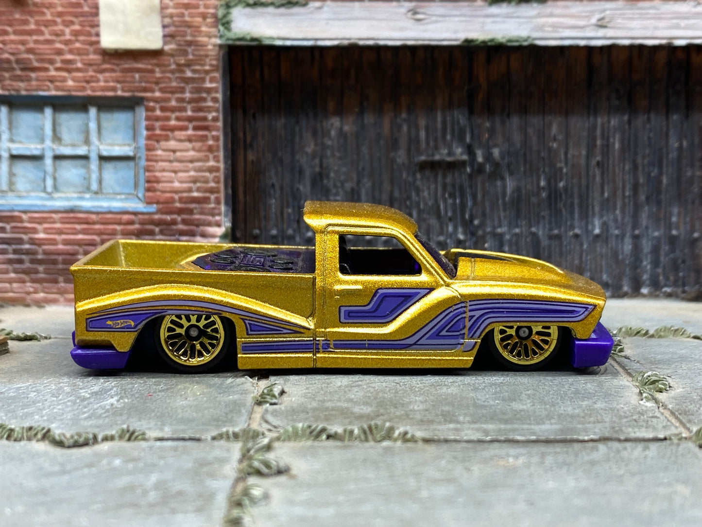 Loose Hot Wheels - Bounce'n Base - Gold and Purple