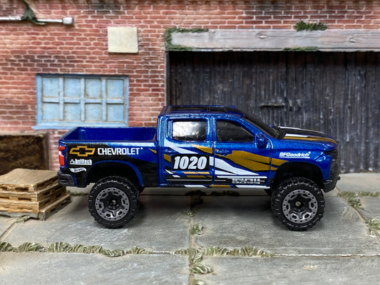 Loose Hot Wheels - 2019 Chevy Silverado Trail Boss LT - Blue, Gold and White
