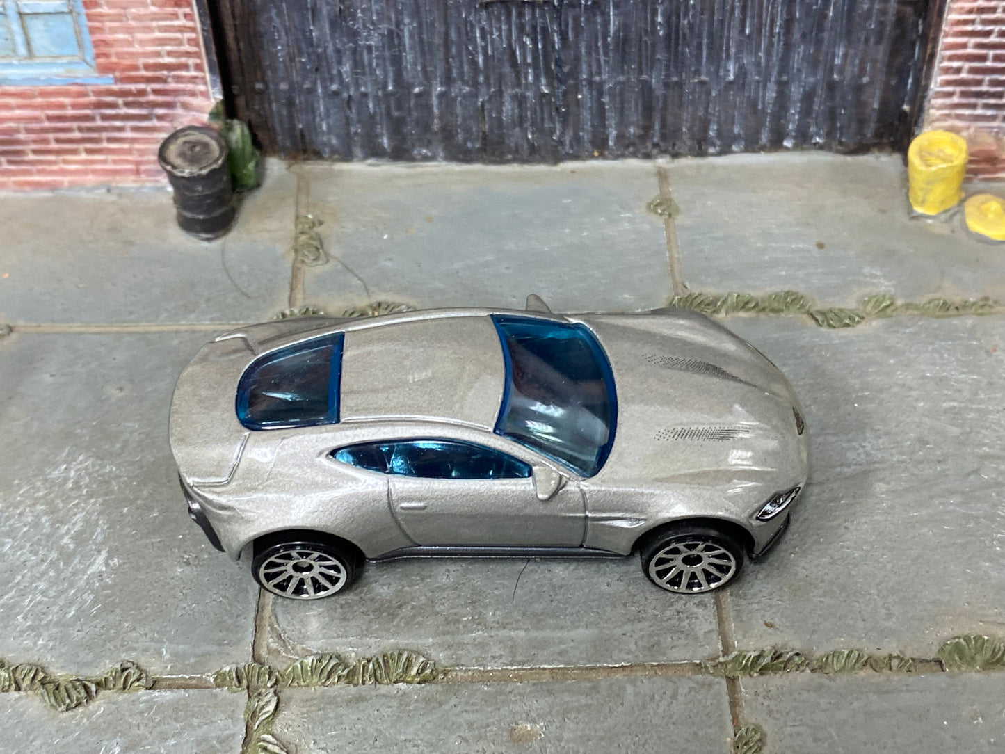 Loose Hot Wheels - Aston Martin DB10 - Silver