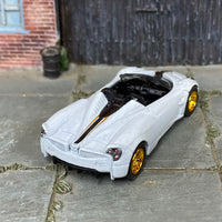 Custom Hot Wheels - Pagani Huayra Roadster - Pearl White, Black and Gold - Gold Mag Wheels - Rubber Tires