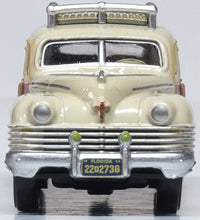 Actual Oxford Diecast 87CB42003 1942 Chrysler Town & Country Woody Wagon front view