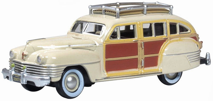 Actual Oxford Diecast 87CB42003 1942 Chrysler Town & Country Woody Wagon three-quarter view