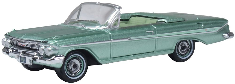Oxford 87CI61007 1961 Chevrolet Impala Convertible, Arbor Green, 1:87 scale, front three-quarter view