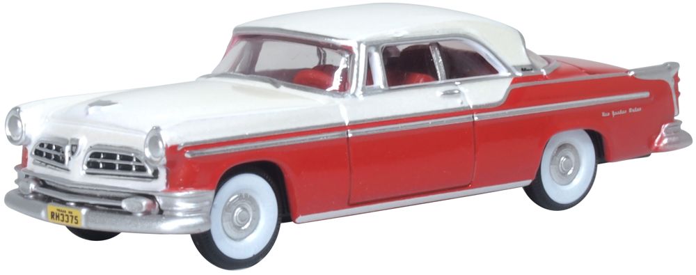 Oxford 87CNY55001 1955 Chrysler New Yorker St. Regis in Tango Red/Platinum, 1:87 model, front three-quarter view