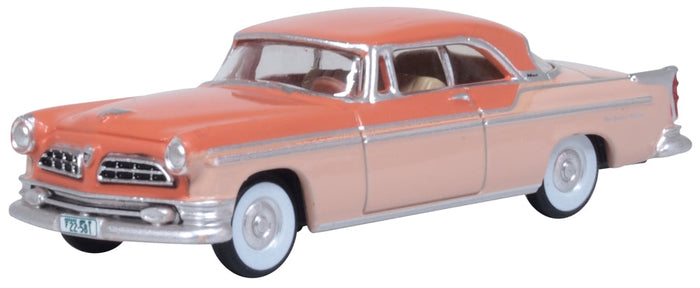 Oxford 87CNY55002 1955 Chrysler New Yorker St. Regis in Desert Sand/Canyon Tan, 1:87 model, front three-quarter view