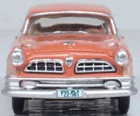 Oxford 87CNY55002 1955 Chrysler New Yorker St. Regis in Desert Sand/Canyon Tan, 1:87 model, front view