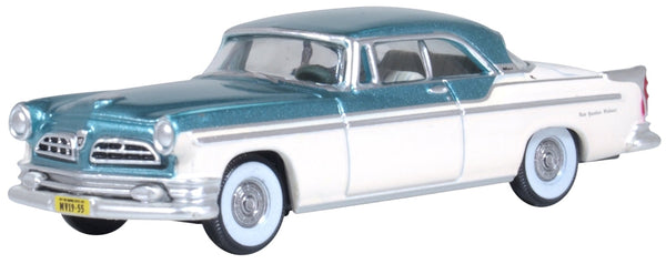Oxford 87CNY55004 1955 Chrysler New Yorker St. Regis in Jade Green/Platinum, 1:87 model, front three-quarter view