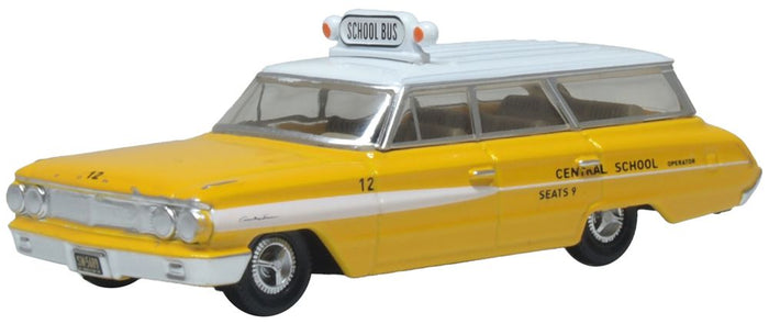 Oxford 87FC64002 1964 Ford Country Station Wagon Central School Bus, 1:87 scale, front three-quarter view