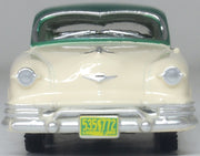 Oxford 87KM53001 1953 Kaiser Manhattan, Stardust Ivory/Jade Green, 1:87 scale, front view