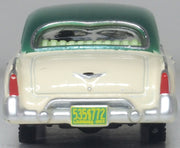 Oxford 87KM53001 1953 Kaiser Manhattan, Stardust Ivory/Jade Green, 1:87 scale, rear view