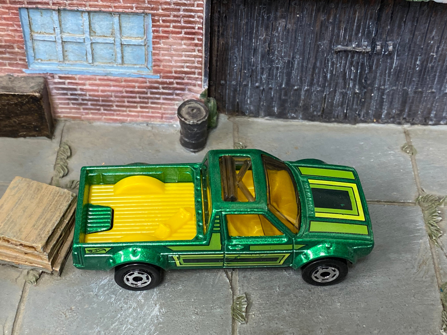 Loose Hot Wheels - VW Volkswagen Caddy Pick Up - Green and Black