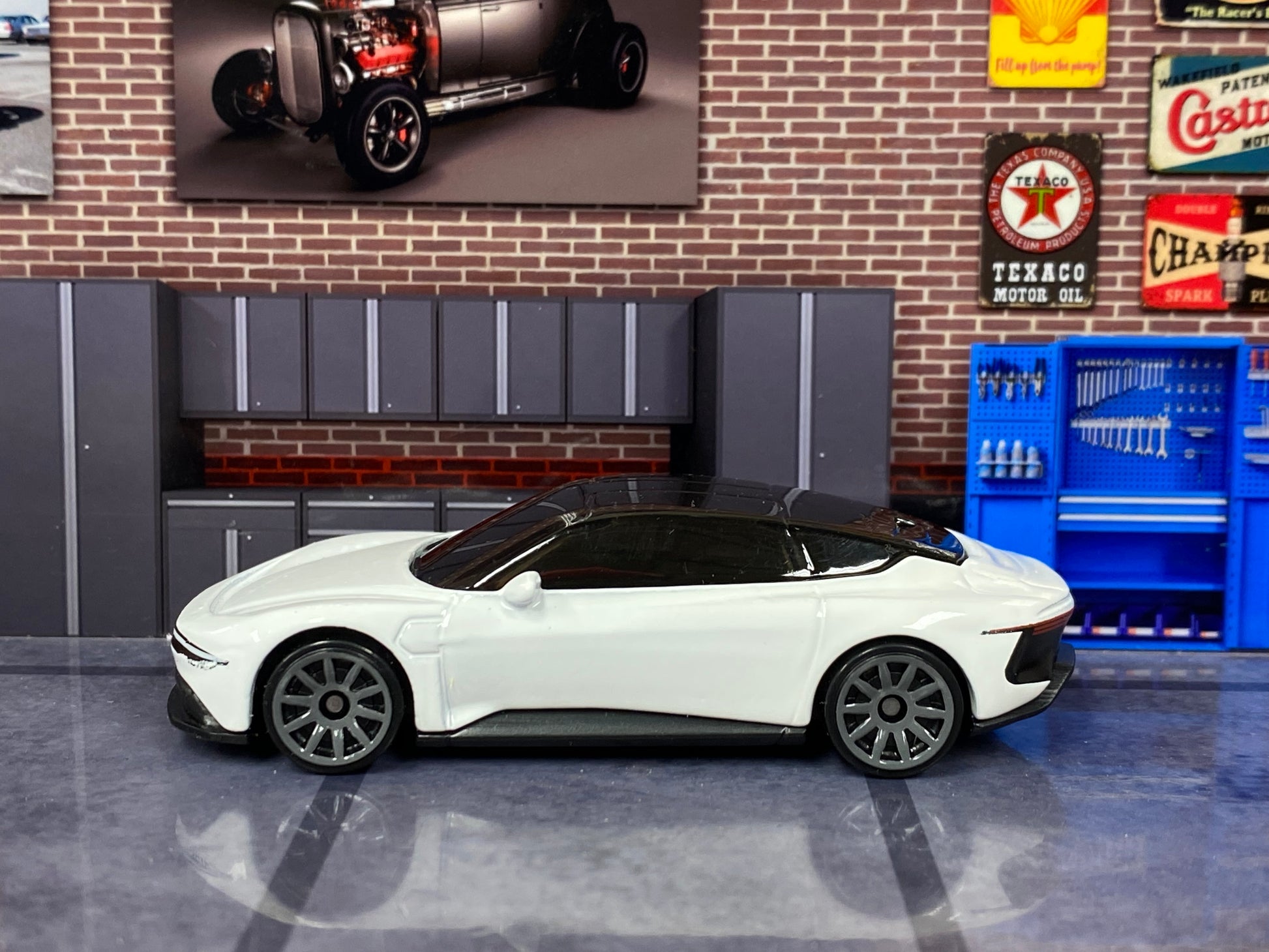 Loose Hot Wheels - DeLorean Alpha 5 - White