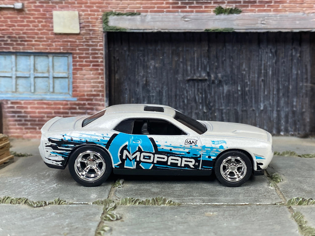 Custom Hot Wheels - 2008 Dodge Challenger SRT8 - White and Blue MOPAR - Chrome Mag Wheels - Rubber Tires