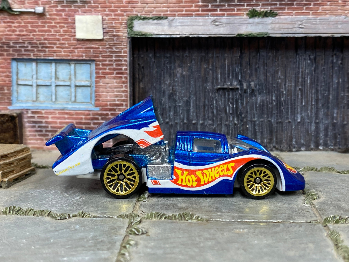 Loose Hot Wheels - Sol-Aire CX4 Race Car - Hot Wheels Blue (Gold Wheels)