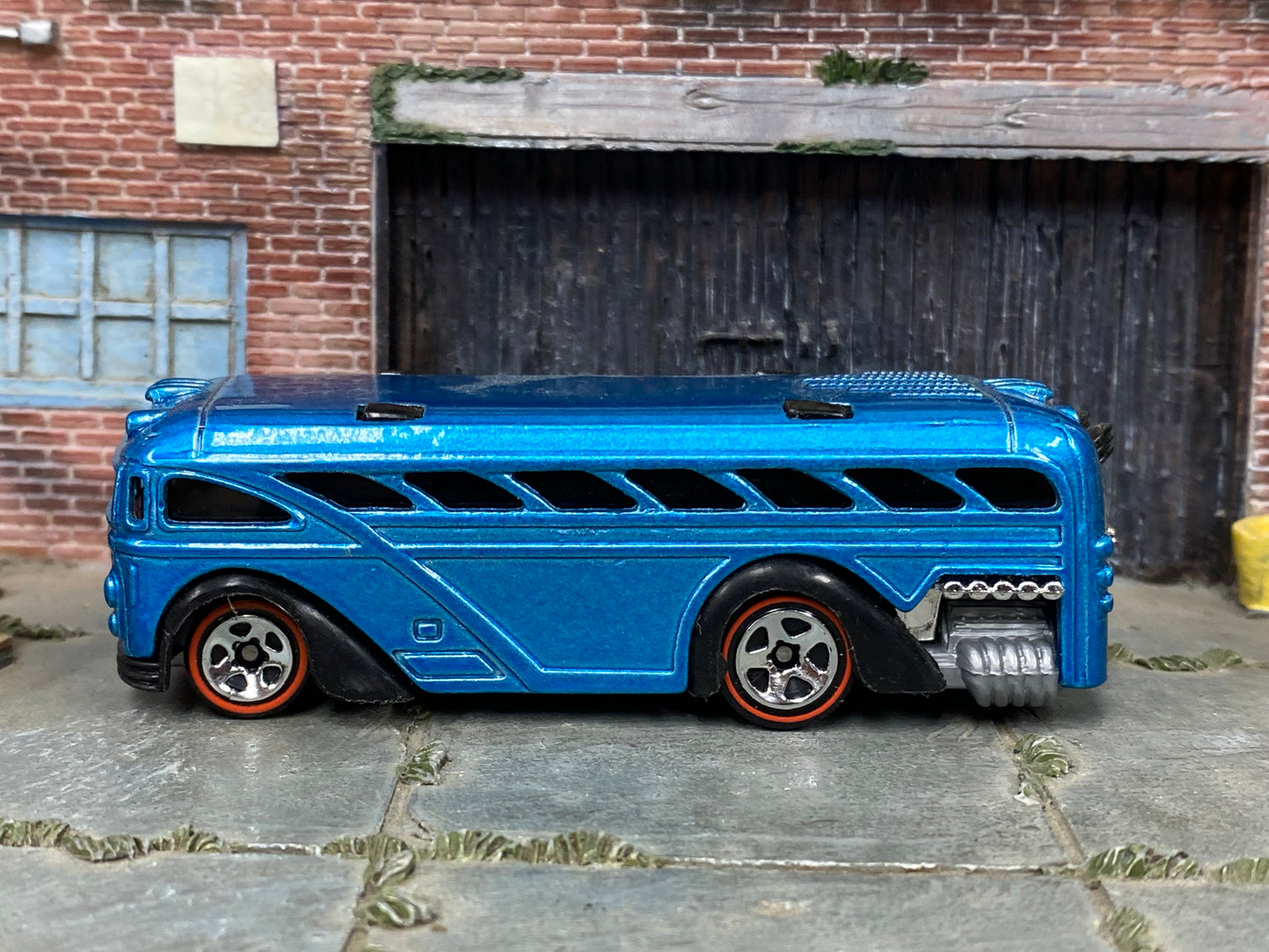 Loose Hot Wheels - Surfin School Bus - Blue with Redlines