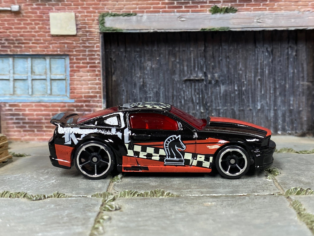 Loose Hot Wheels - 2007 Ford Mustang - Black and Red Knight Chess Livery