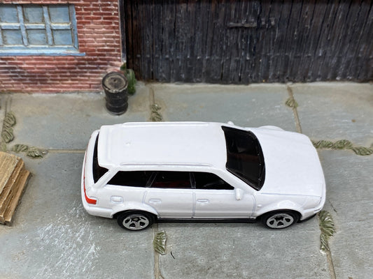 Loose Hot Wheels - 1994 Audi Avant RS2 - White