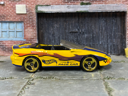 Loose Hot Wheels - 1995 Camaro Convertible - Yellow and Blue Pace Car