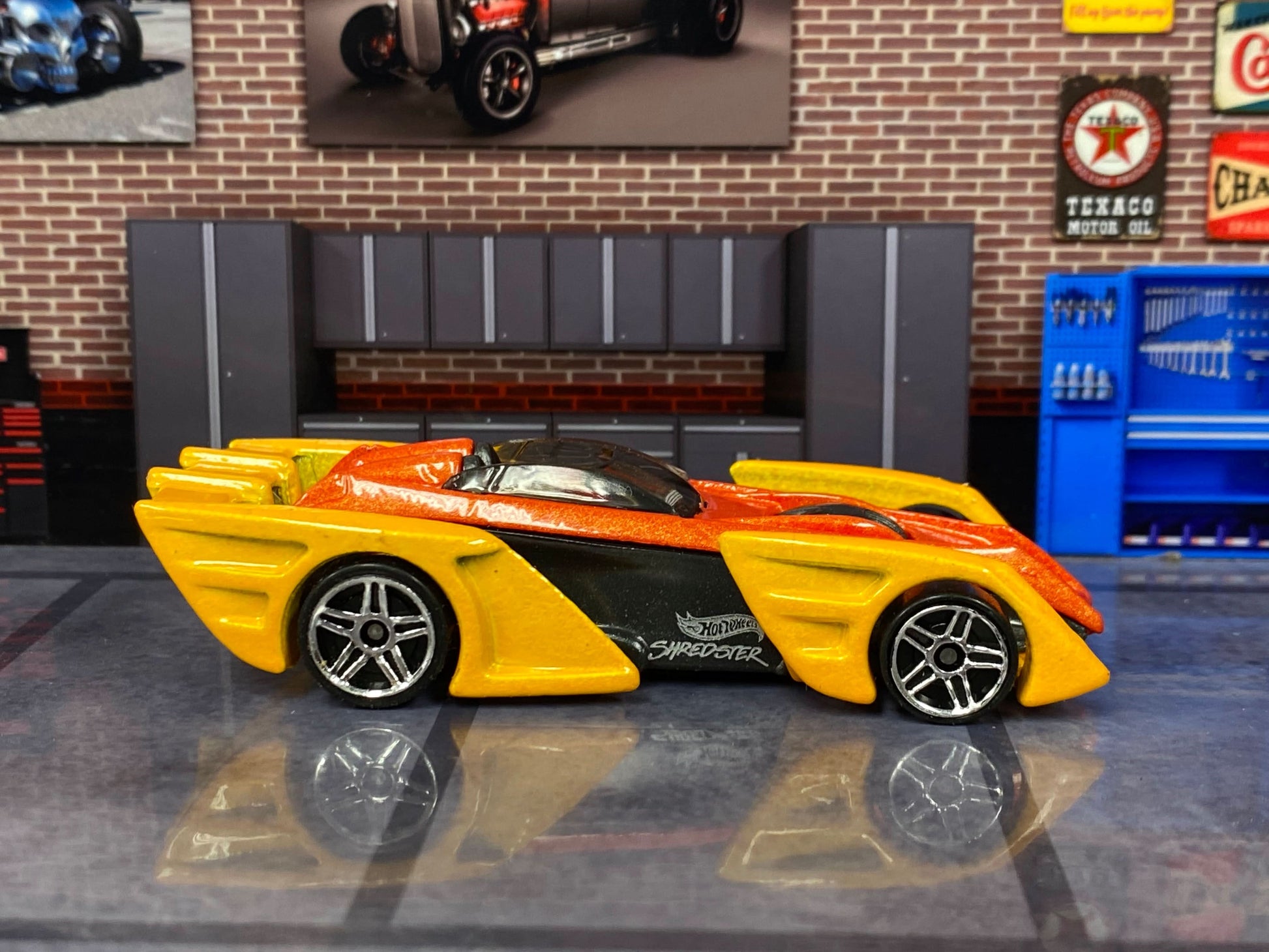 Loose Hot Wheels - Shredster - Yellow and Red