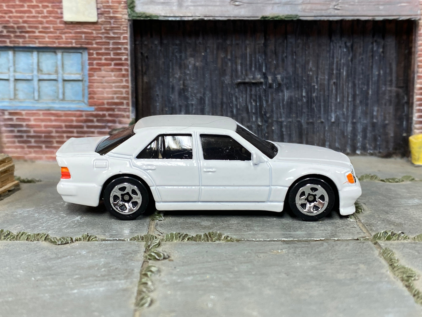 Loose Hot Wheels - Mercedes-Benz 560 SEC AMG - White