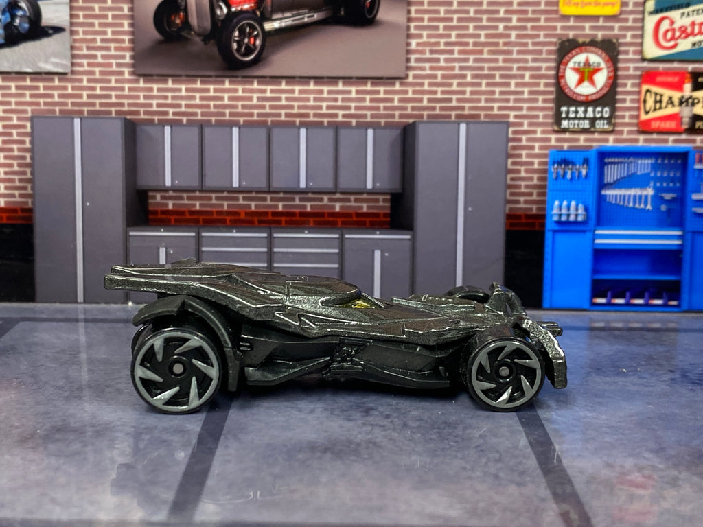 Loose Hot Wheels - Batman Batmobile Justice League - Gray