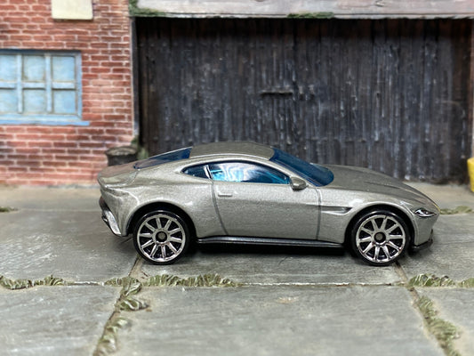 Loose Hot Wheels - Aston Martin DB10 - Silver