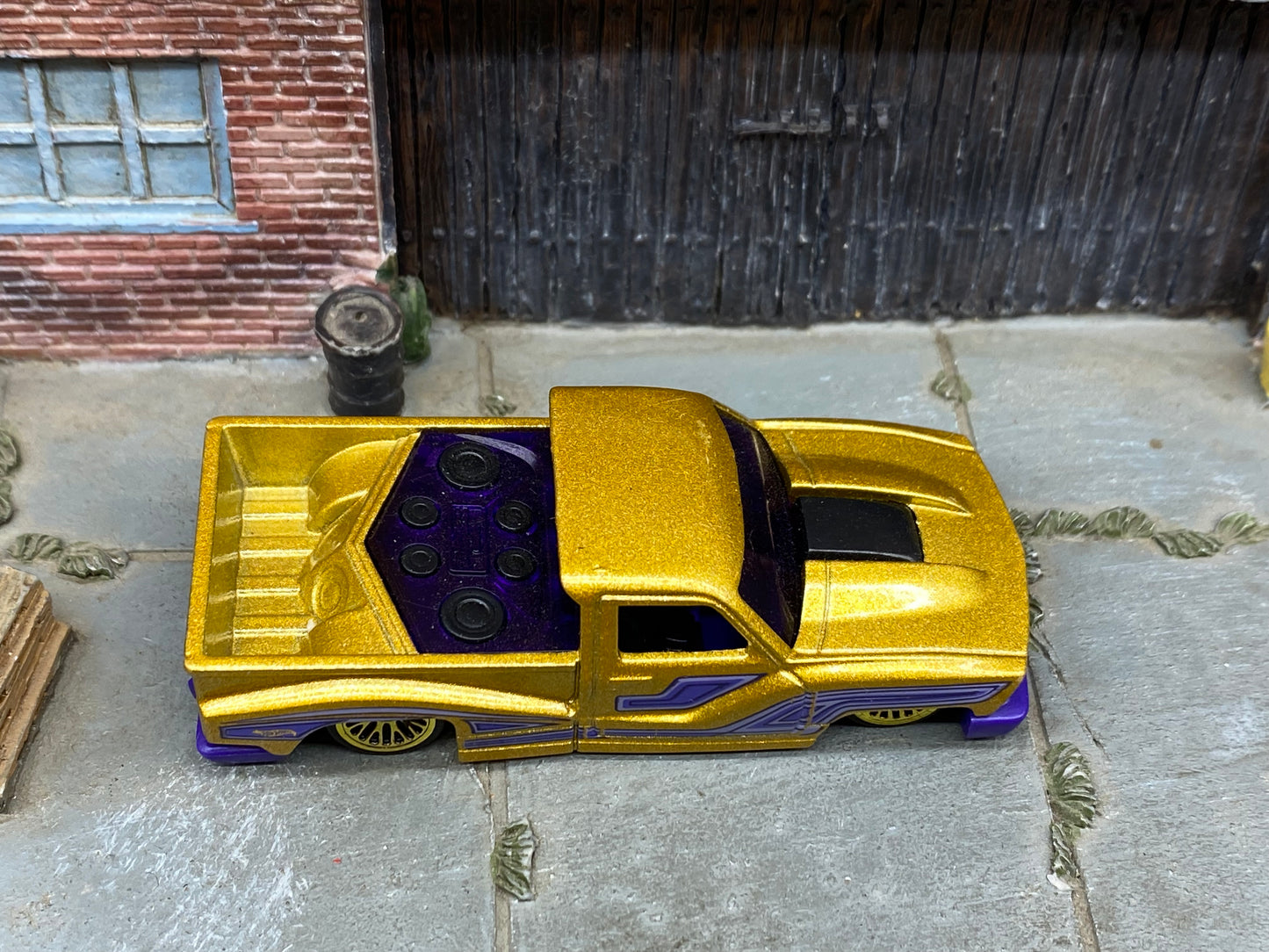 Loose Hot Wheels - Bounce'n Base - Gold and Purple