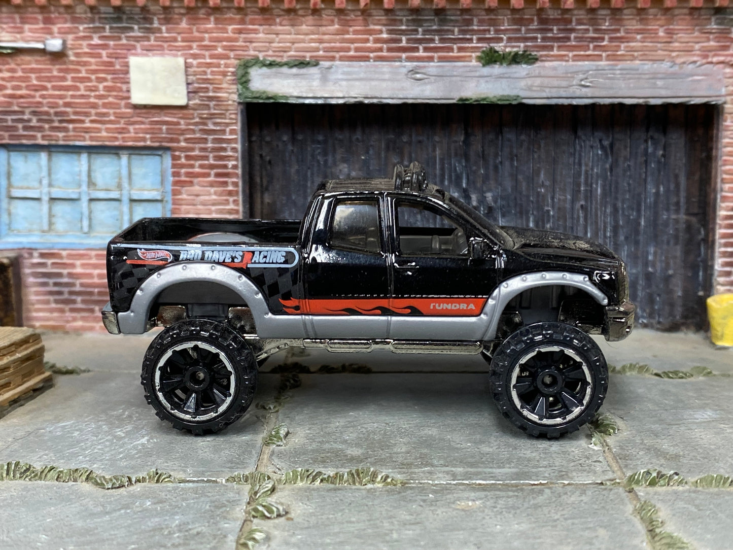 Loose Hot Wheels - 2010 Toyota Tundra Off Road 4x4 - Black, Red and Silver