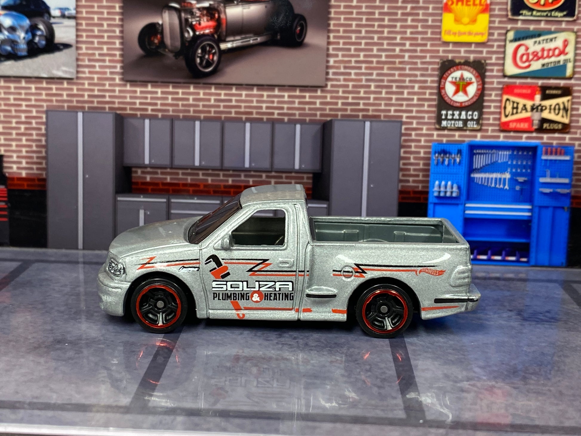 Loose Hot Wheels - Ford F150 SVT Lightning - Silver Souza Plumbing