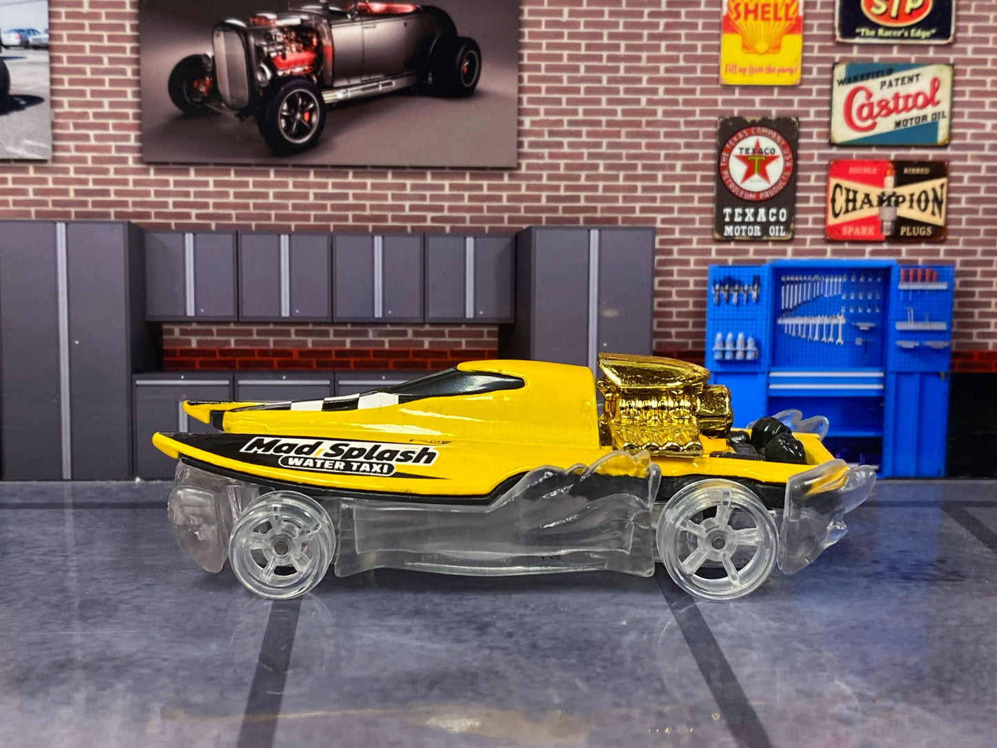 Loose Hot Wheels - Mad Splash Speed Boat - Yellow and Black