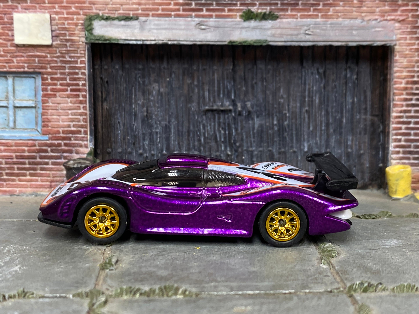 Custom Hot Wheels - Porsche 911 GTI-98 - Purple and White 27 - Gold Mag Wheels - Rubber Tires