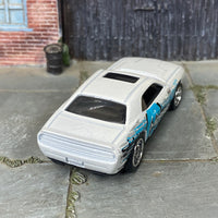 Custom Hot Wheels - 2008 Dodge Challenger SRT8 - White and Blue MOPAR - Chrome Mag Wheels - Rubber Tires